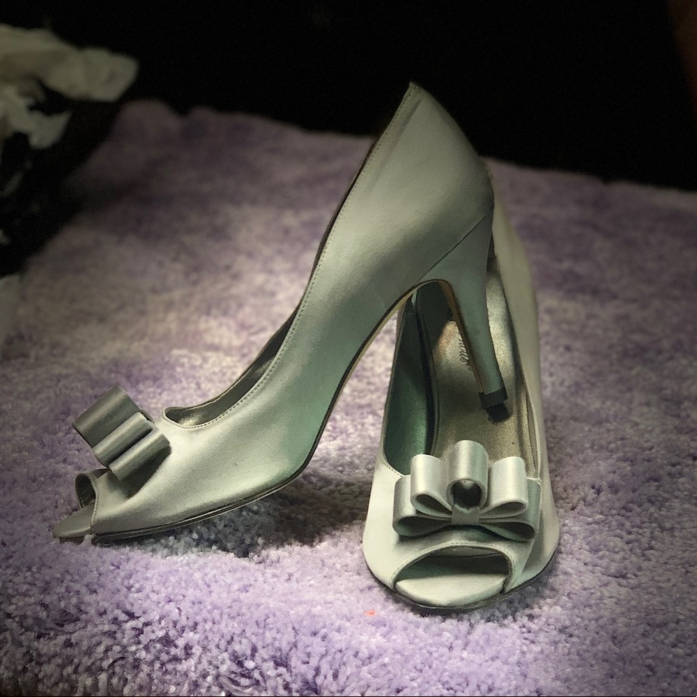 5/$20💛VANELI Silver Bow Pumps
